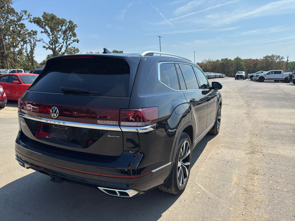 Used 2025 Deep Black Pearl Effect Volkswagen 2.0T SEL Premium R-Line image 5