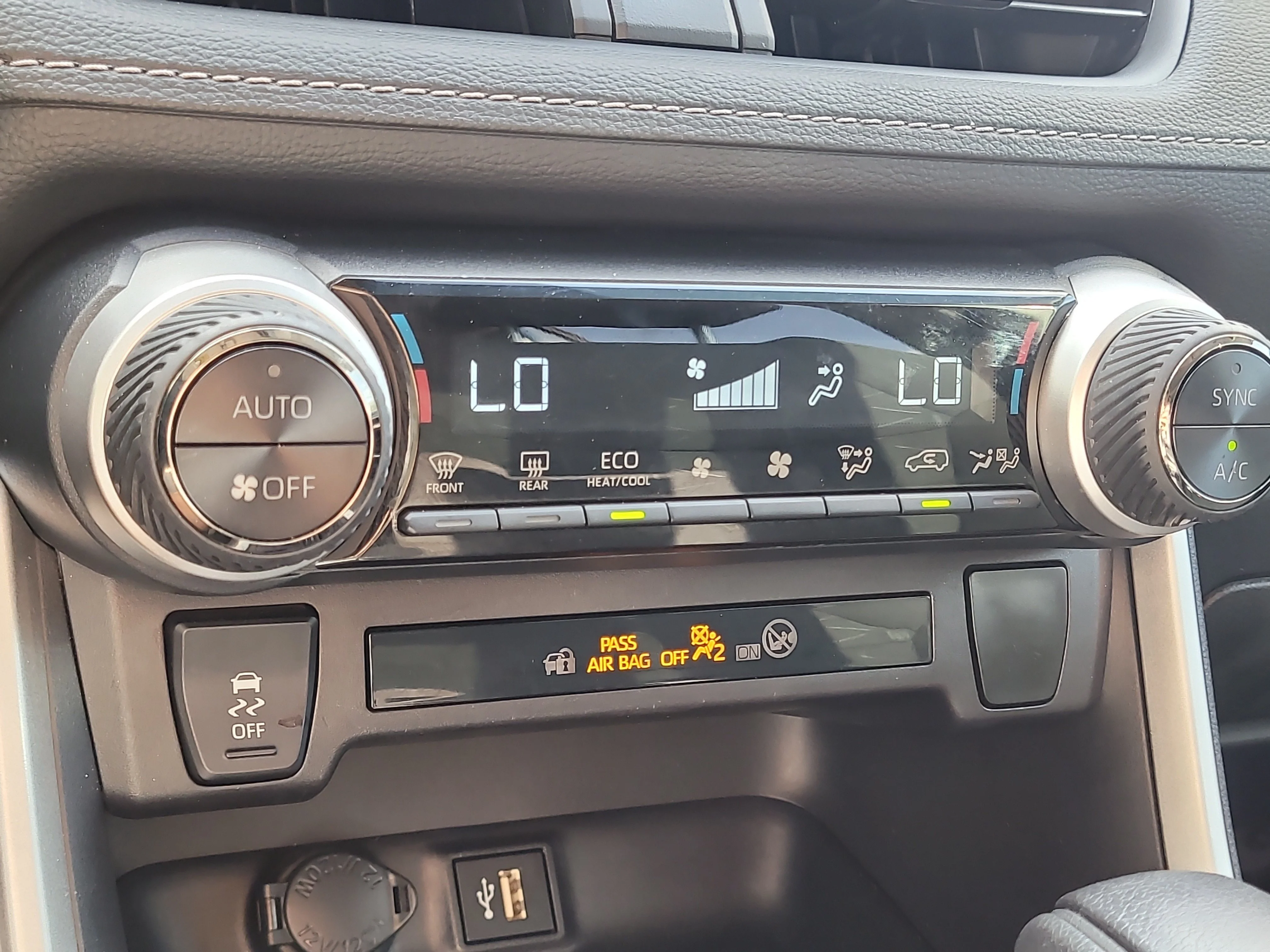 Certified Used 2025 Ice Toyota Hybrid XLE image 26