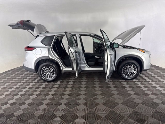 Used 2024 Silver Nissan S image 13