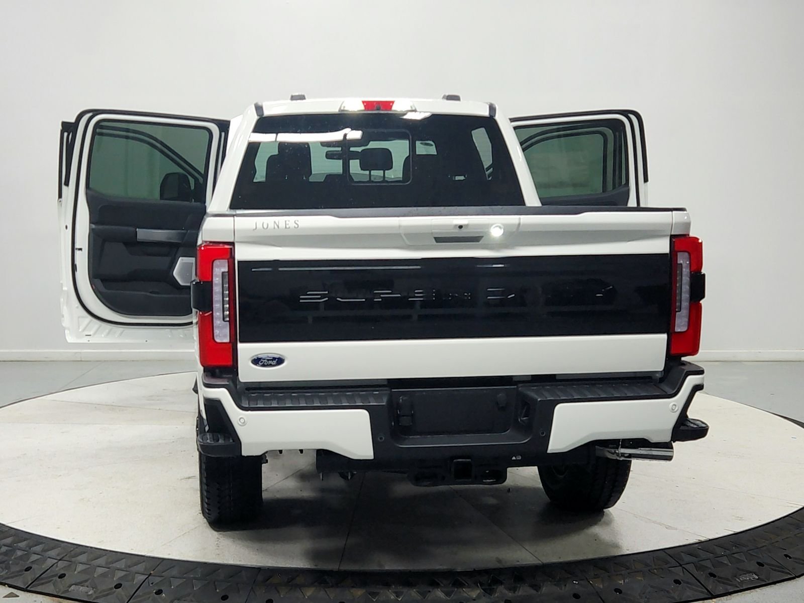 2026 Ford F-350 Super Duty Platinum - Photo 14