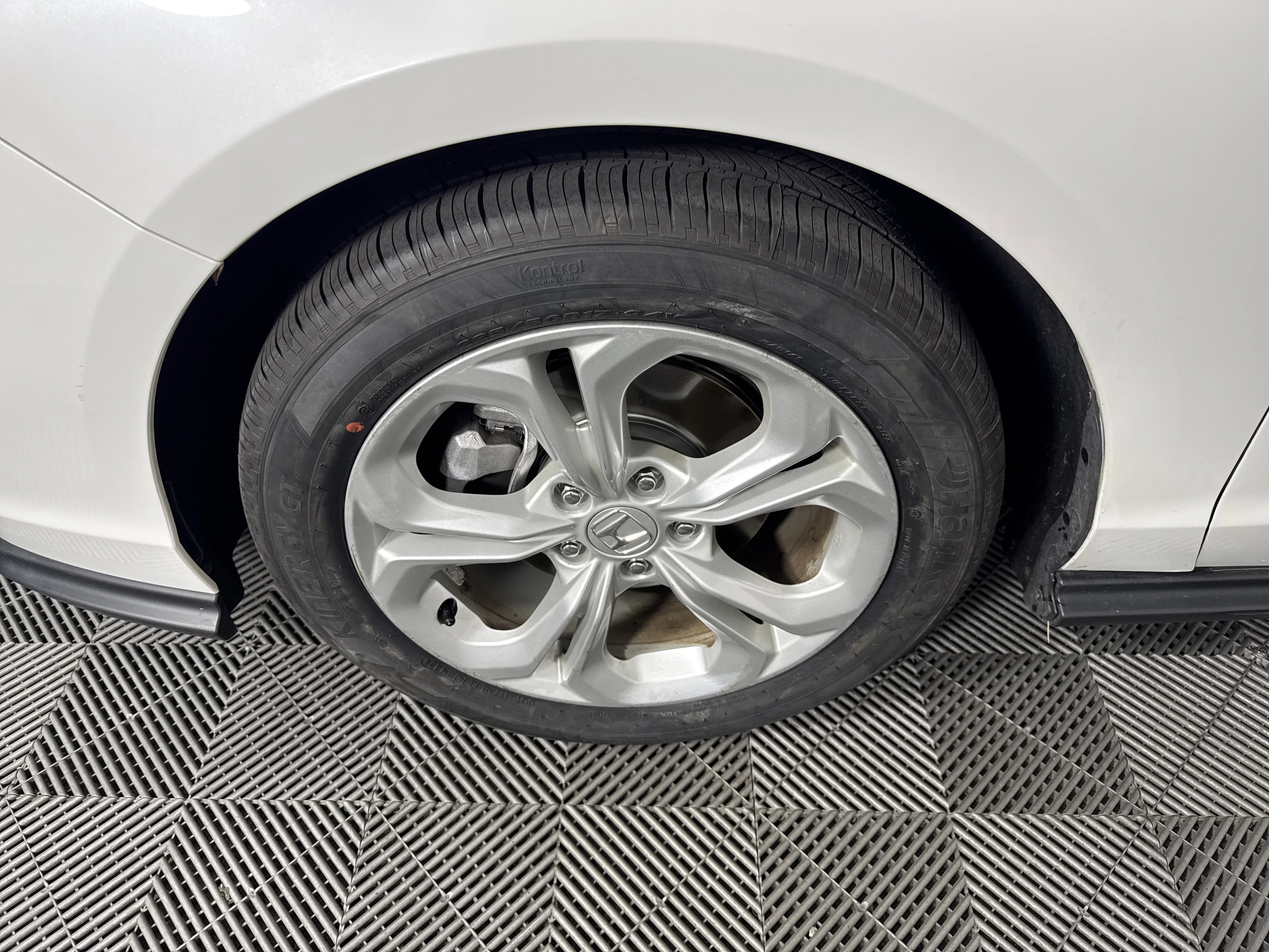 Used 2024 Platinum White Pearl Honda LX image 11