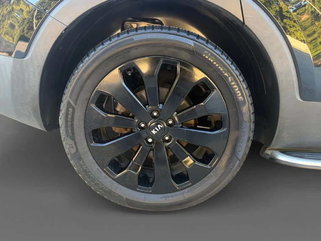 Used 2021 Black Kia S image 11