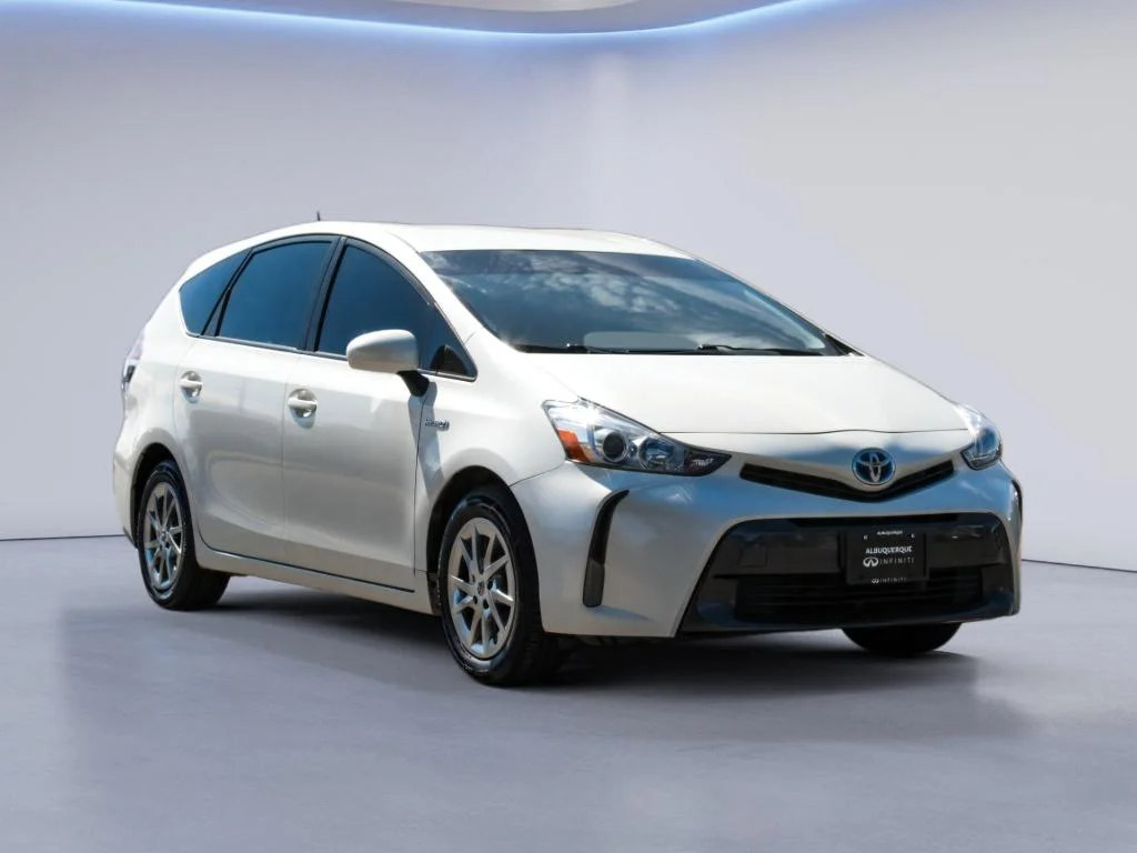 Used 2017 Blizzard Pearl Toyota Three image 3