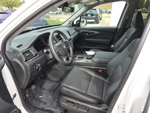 Certified Used 2026 Platinum White Pearl Honda RTL image 21