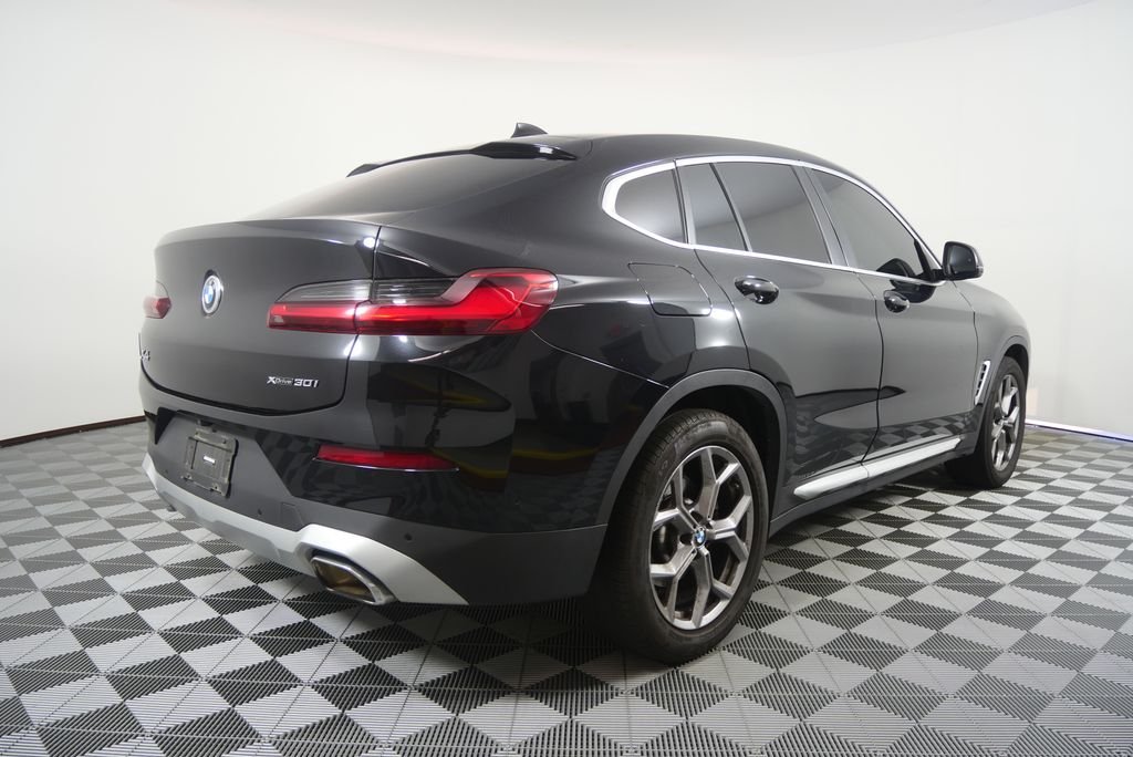Used 2023 Black Sapphire Metallic BMW xDrive30i image 3