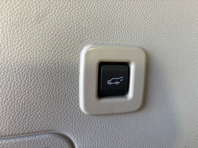 Used 2014 White Ford Limited image 53