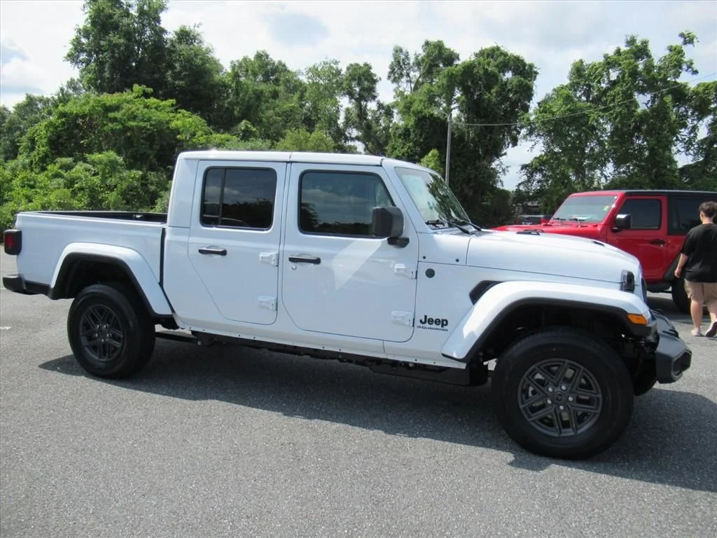 New 2026 Bright White Clear-Coat Exterior Paint Jeep Sport S image 2