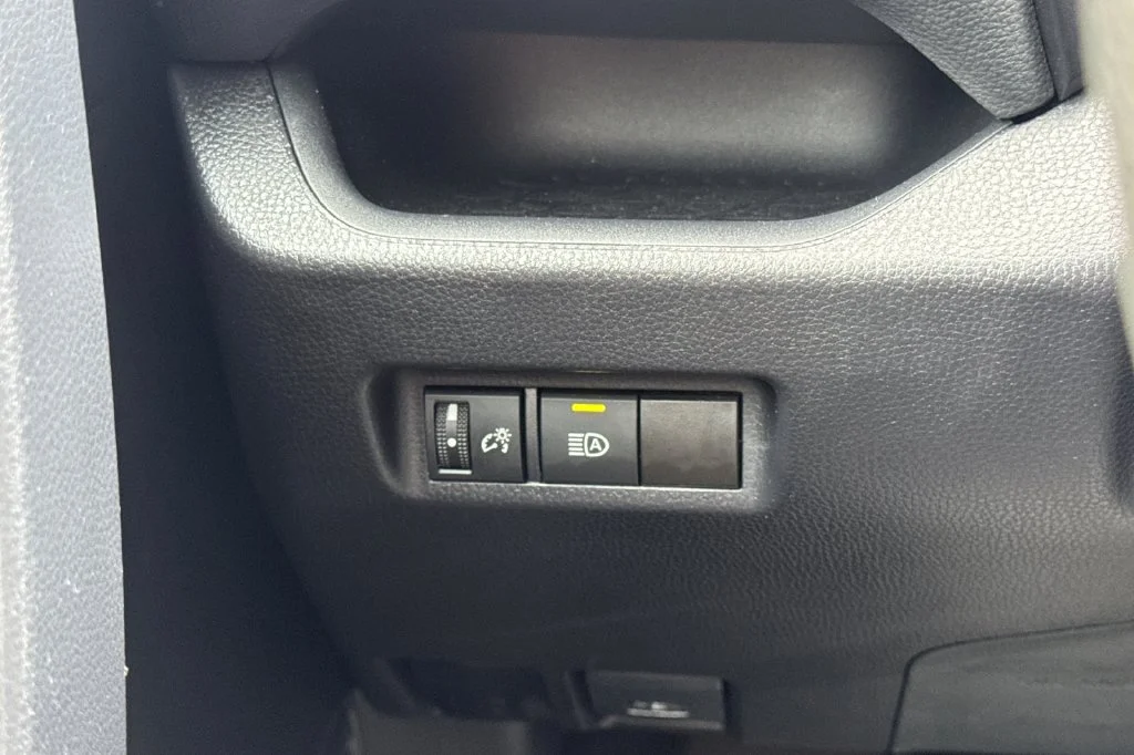 Used 2025 Pearl Toyota XLE image 32