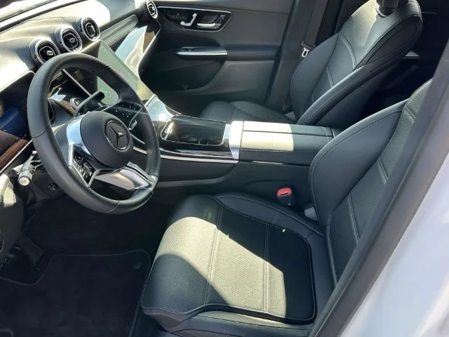 Used 2025 Polar White Mercedes-Benz GLC 300 image 22