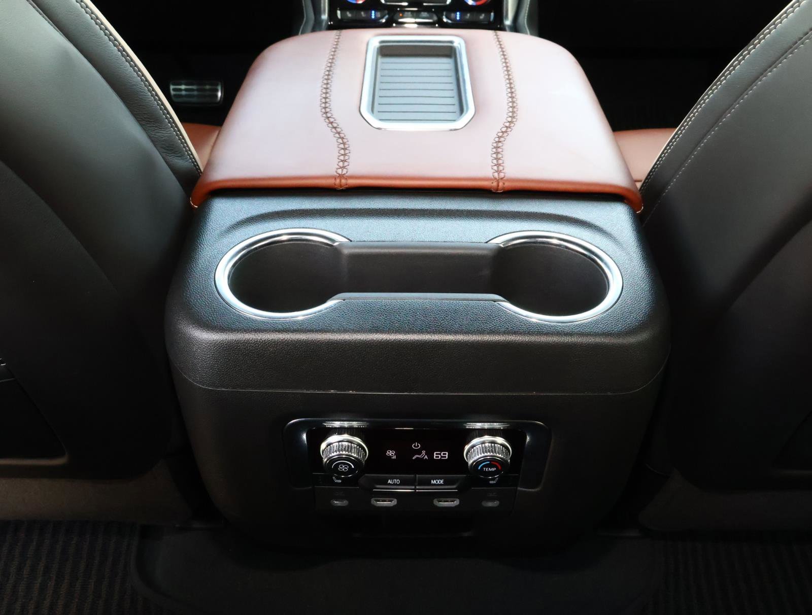 2023 GMC Yukon XL Denali Ultimate - Photo 12