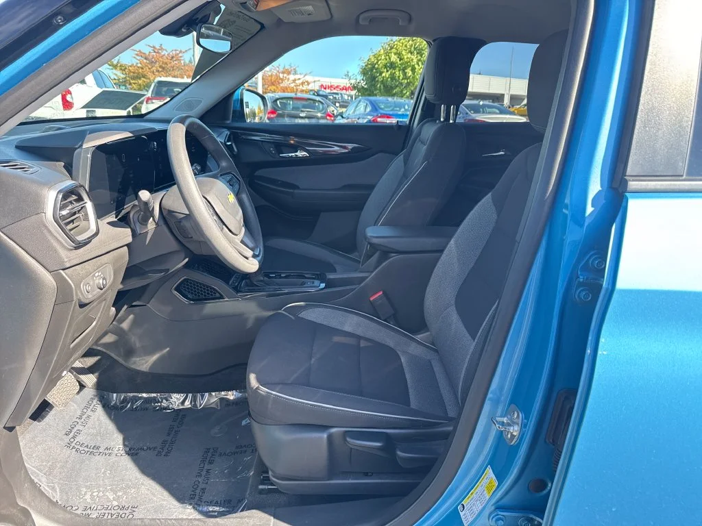 Certified Used 2025 Blue Chevrolet LT image 5