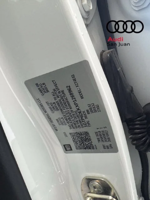 Used 2023 White GMC AT4 image 39