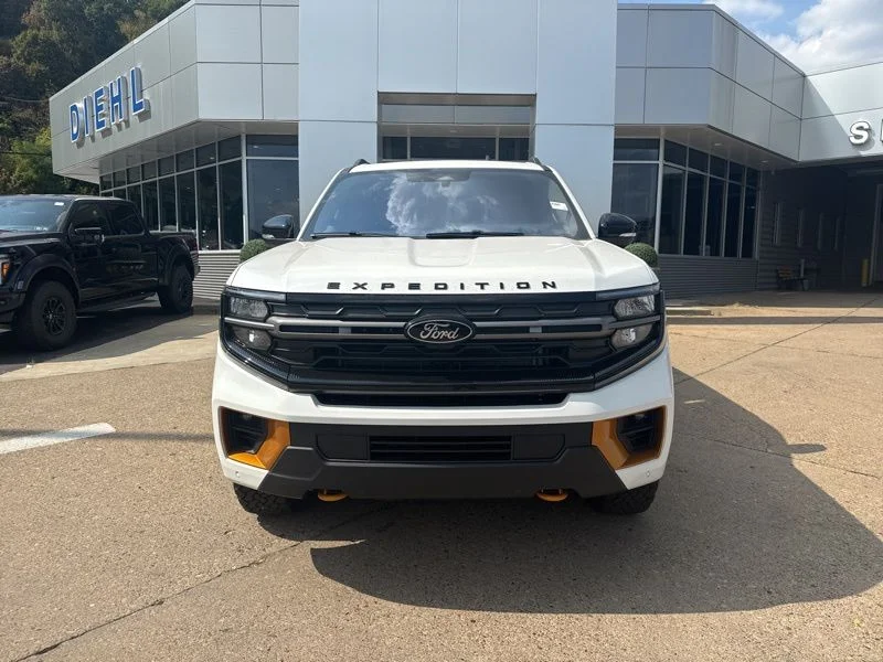 New 2025 Star White Metallic Tri-Coat Ford TREMOR® image 2