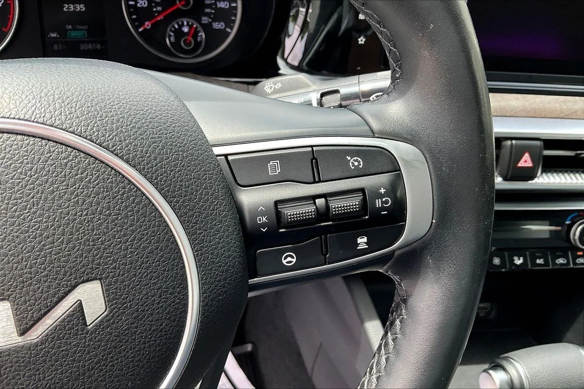 Used 2023  Kia EX image 12
