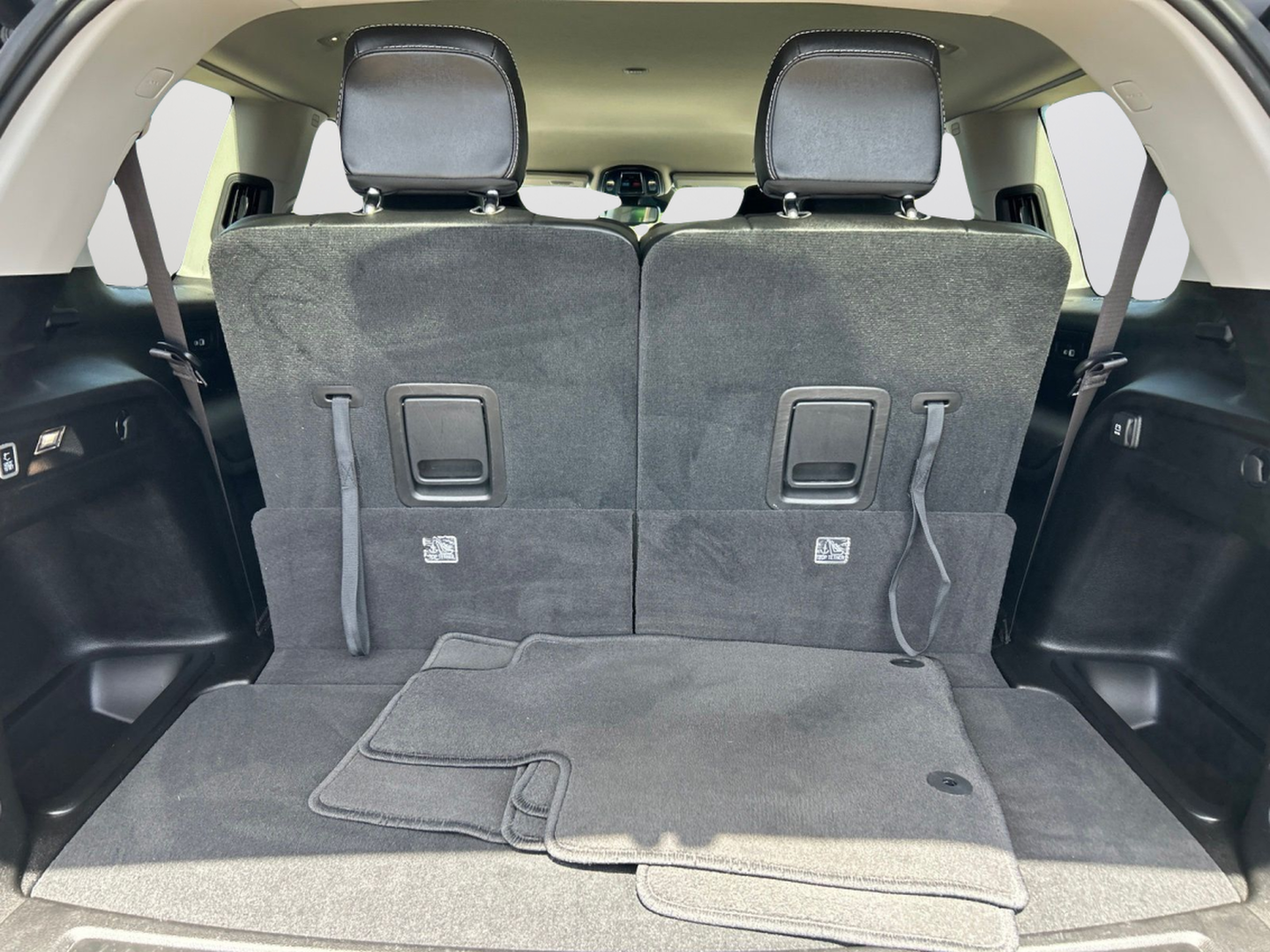Used 2023 Gray Jeep Limited image 38