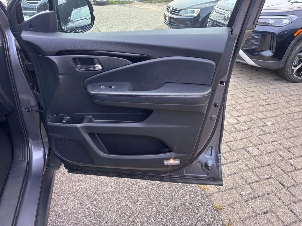 Used 2019  Honda Elite image 32