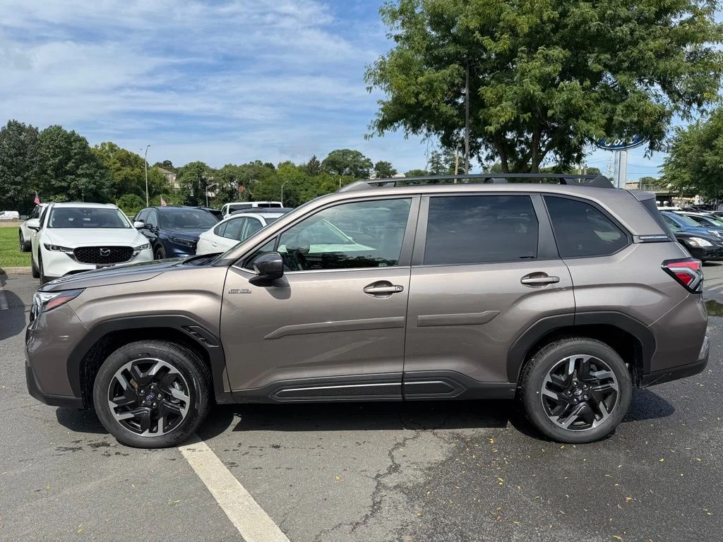 Used 2025 Brilliant Bronze Metallic Subaru Premium image 9
