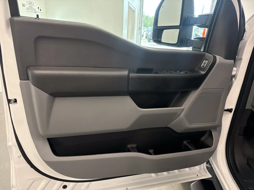 New 2027 Oxford White Ford F-350® XL image 13