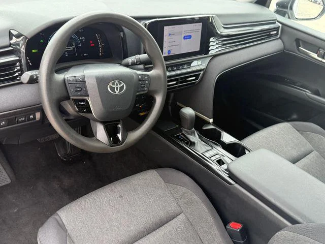 2025 Toyota Camry LE - Photo 39