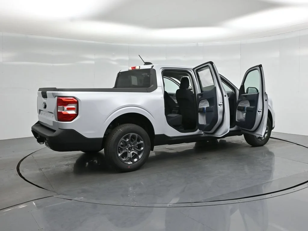 New 2026 Space White Metallic Ford XLT image 5