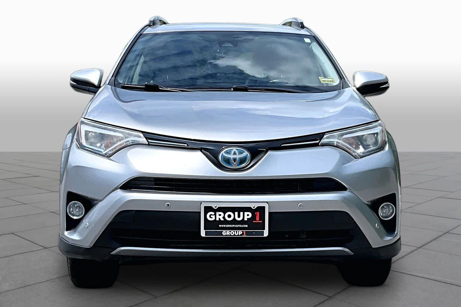 Used 2017 Silver Sky Metallic Toyota Limited image 4