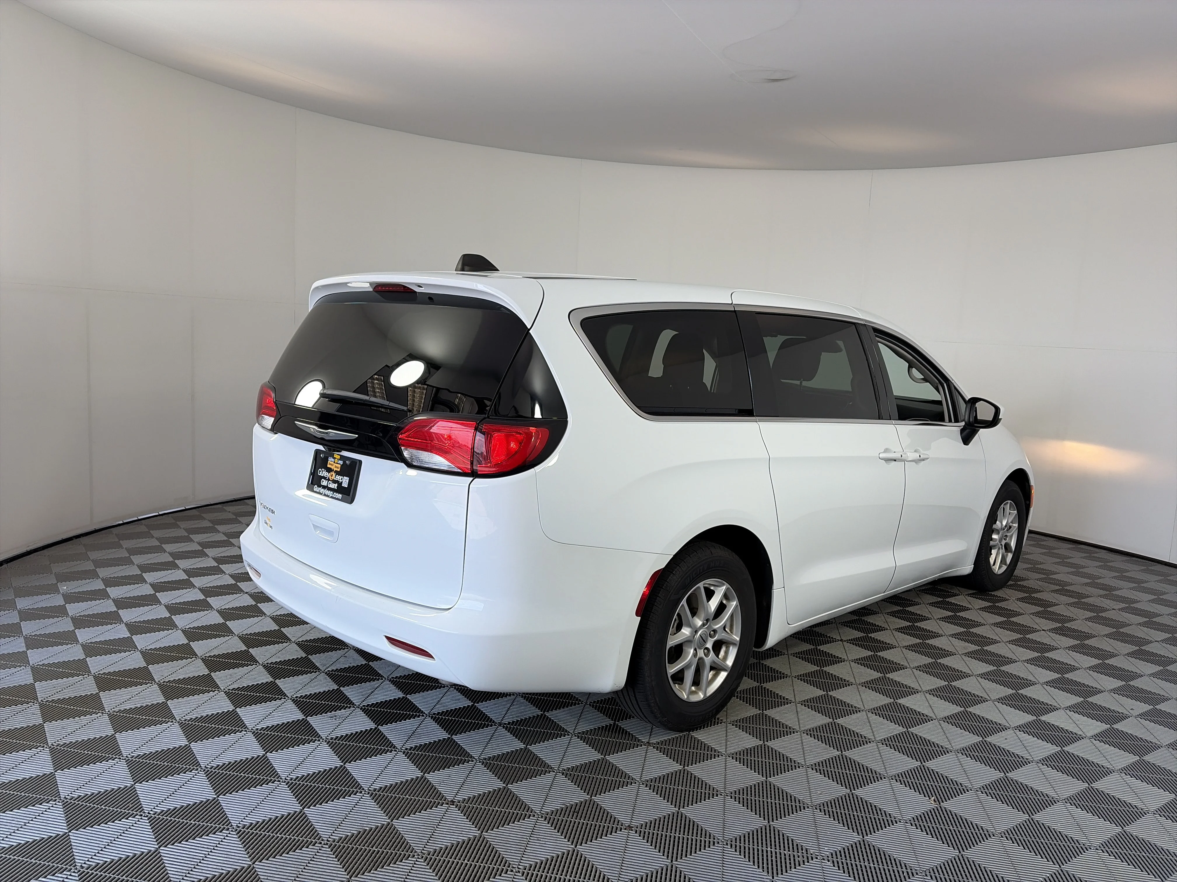 Used 2023 White Chrysler LX image 11