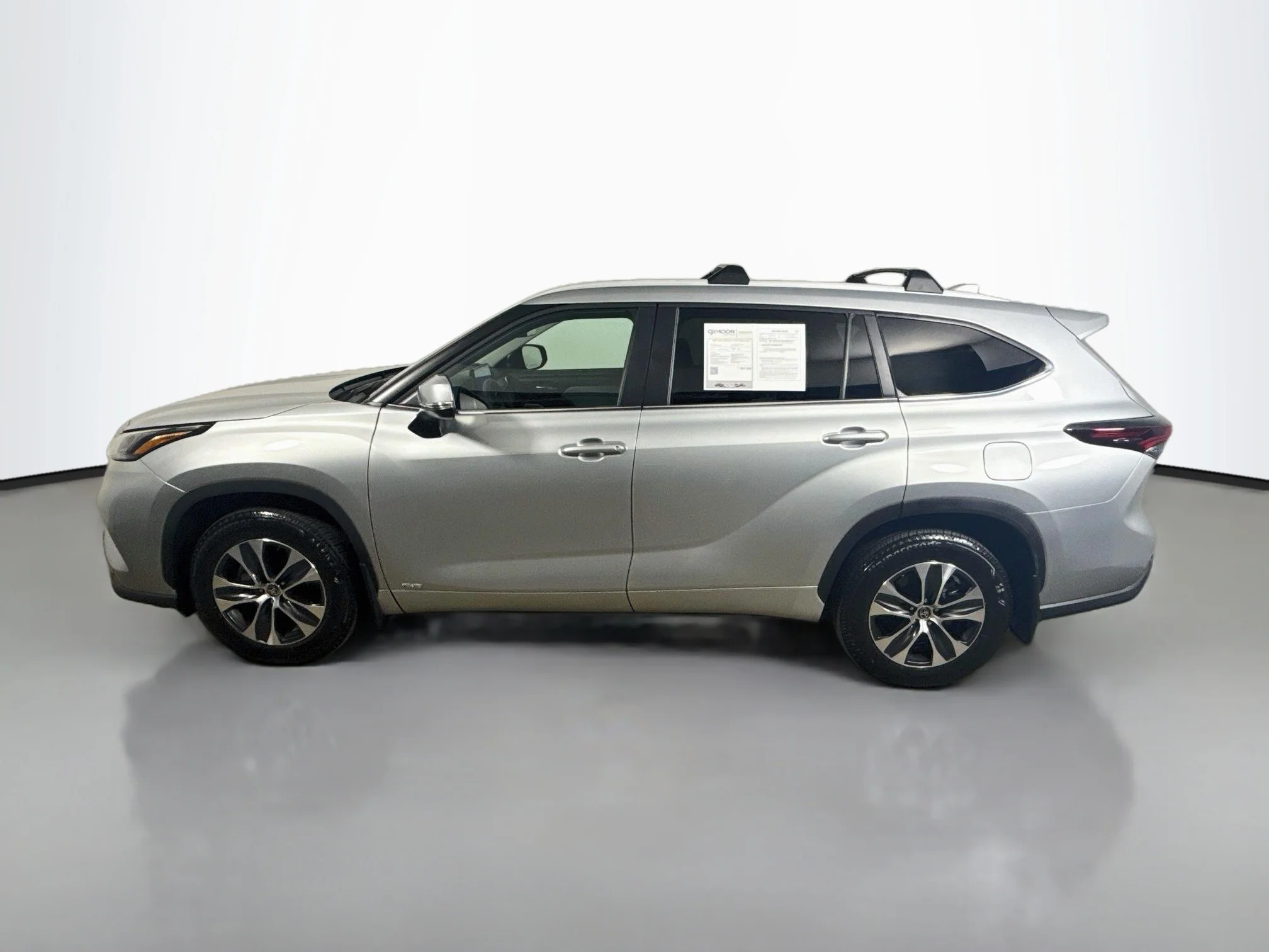 Used 2025 Celestial Silver Metallic Toyota Hybrid XLE image 4