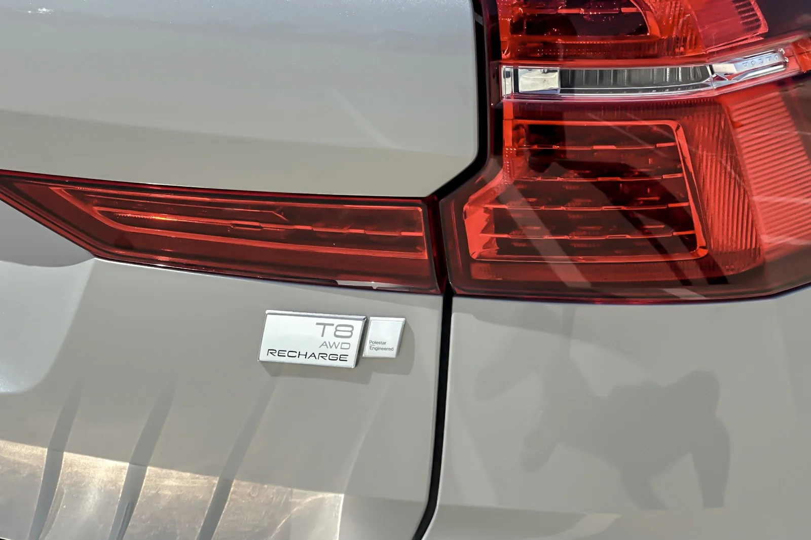 Used 2022 SILVER Volvo R-Design image 27