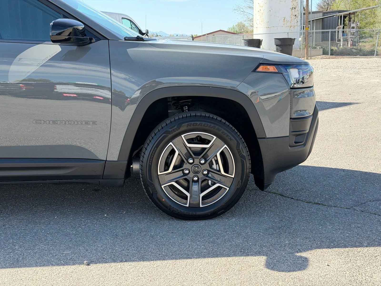 New 2026 Sting-Gray Clear-Coat Exterior Paint Jeep Laredo image 4