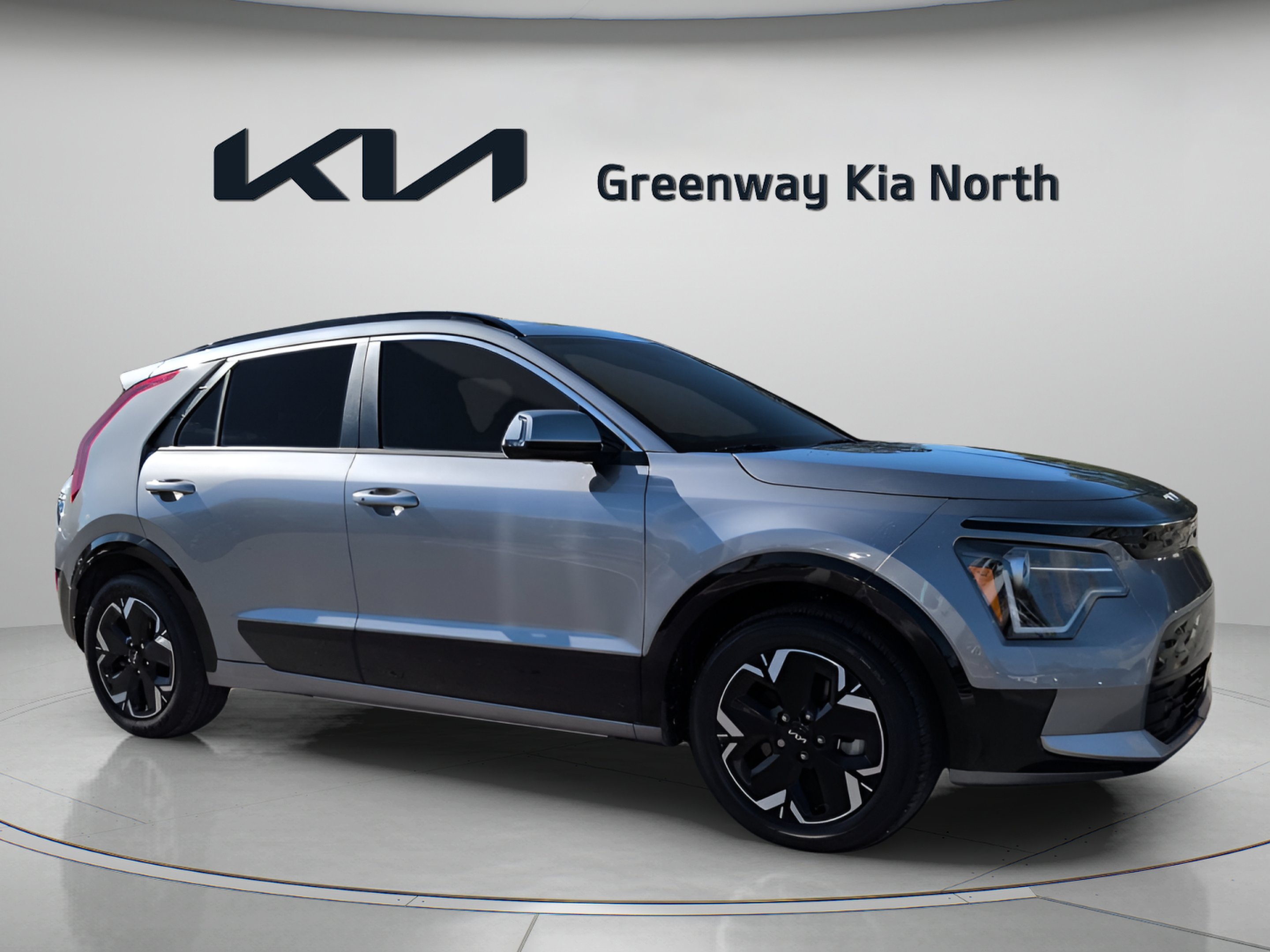 Certified Used 2023 Steel Gray Kia Wind image 2