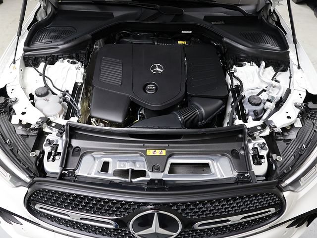 Certified Used 2026 Polar White Mercedes-Benz GLC 300 image 36