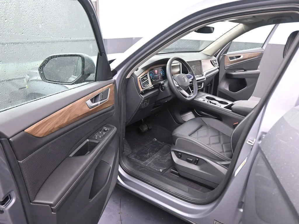 Used 2026 Silver Volkswagen 2.0T SE image 40