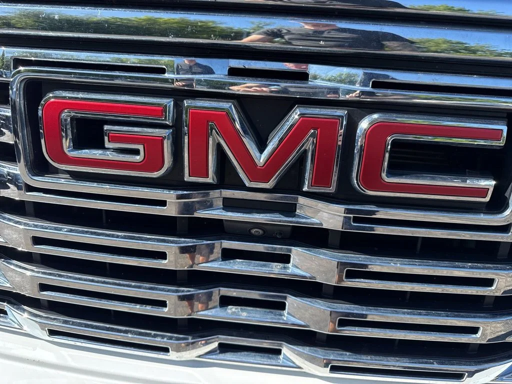 Used 2023 White GMC Denali image 13