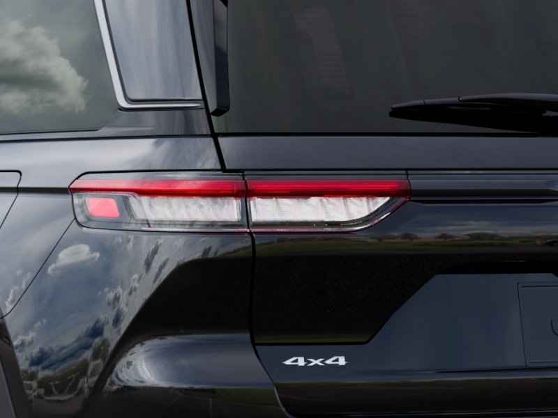 New 2026 Diamond Black Crystal Pearl-Coat Exterior Paint Jeep Limited image 5