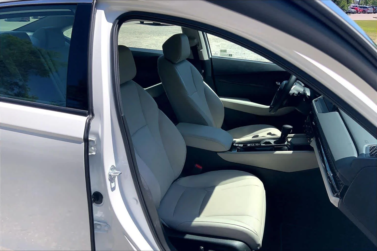 Used 2026 Platinum White Pearl Honda EX-L image 9
