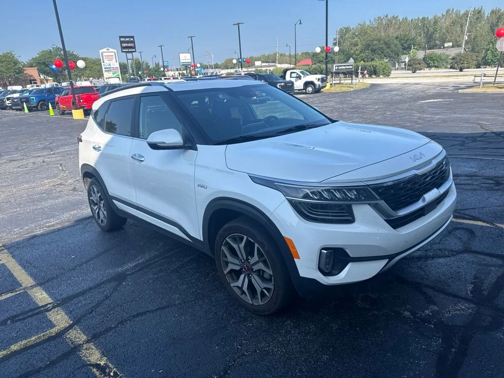 Used 2022 White Kia SX image 2