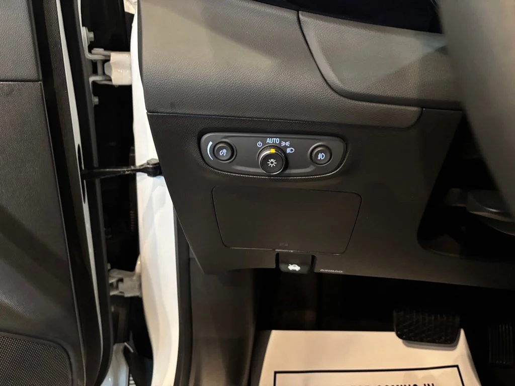 Used 2023 Summit White Buick Preferred image 15