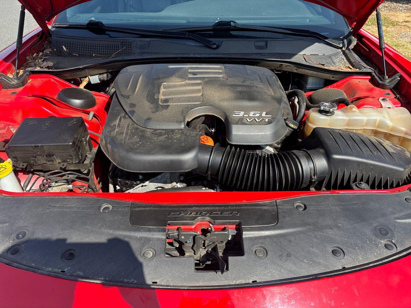 Used 2020 Torred Clearcoat Dodge SXT image 9