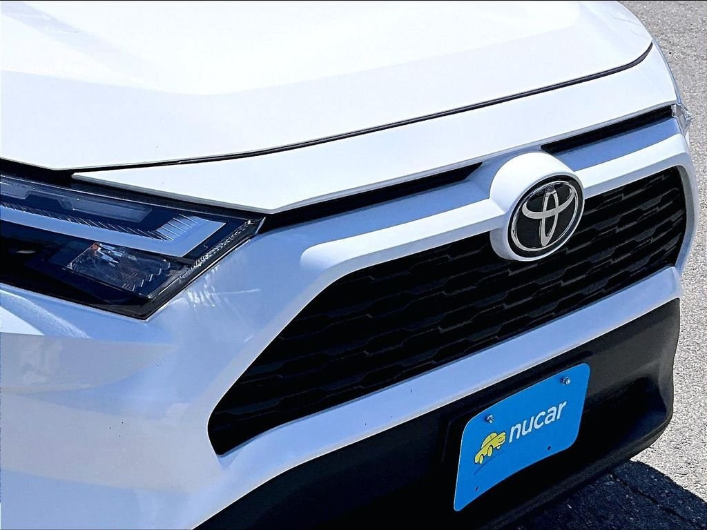 Used 2025 Ice Toyota LE image 32