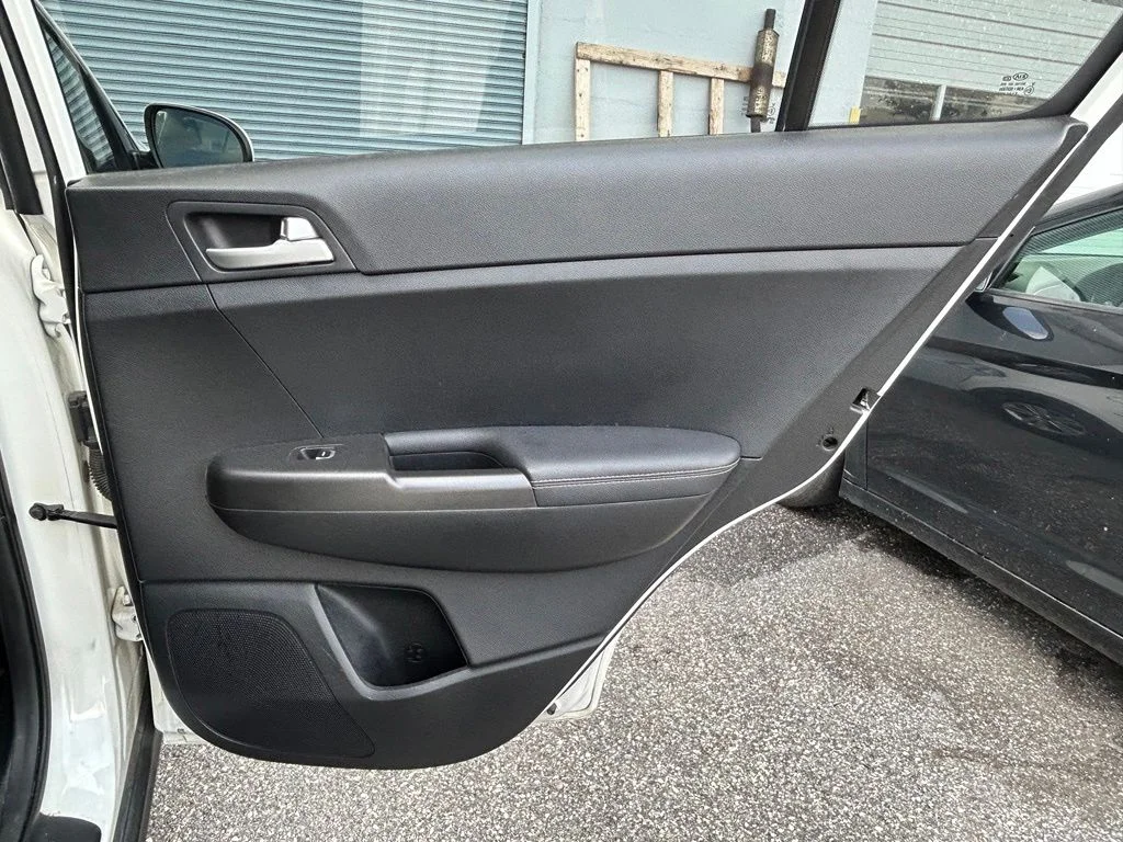 Used 2018 Clear White Kia LX image 20
