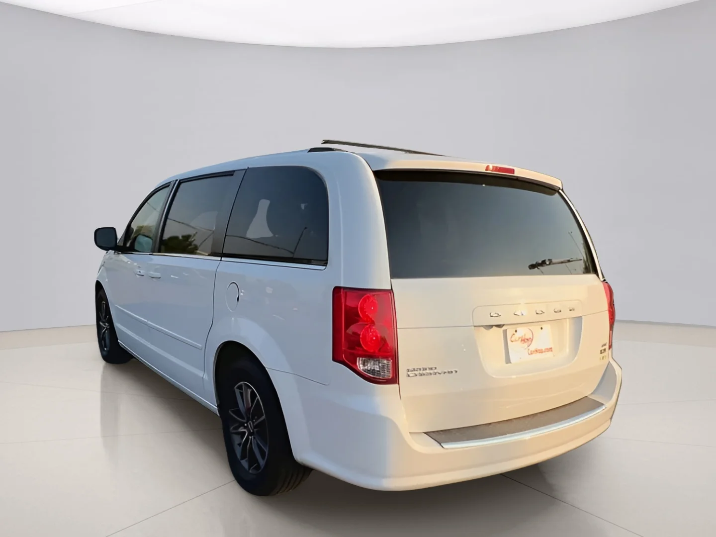 Used 2017 White Dodge SXT image 7