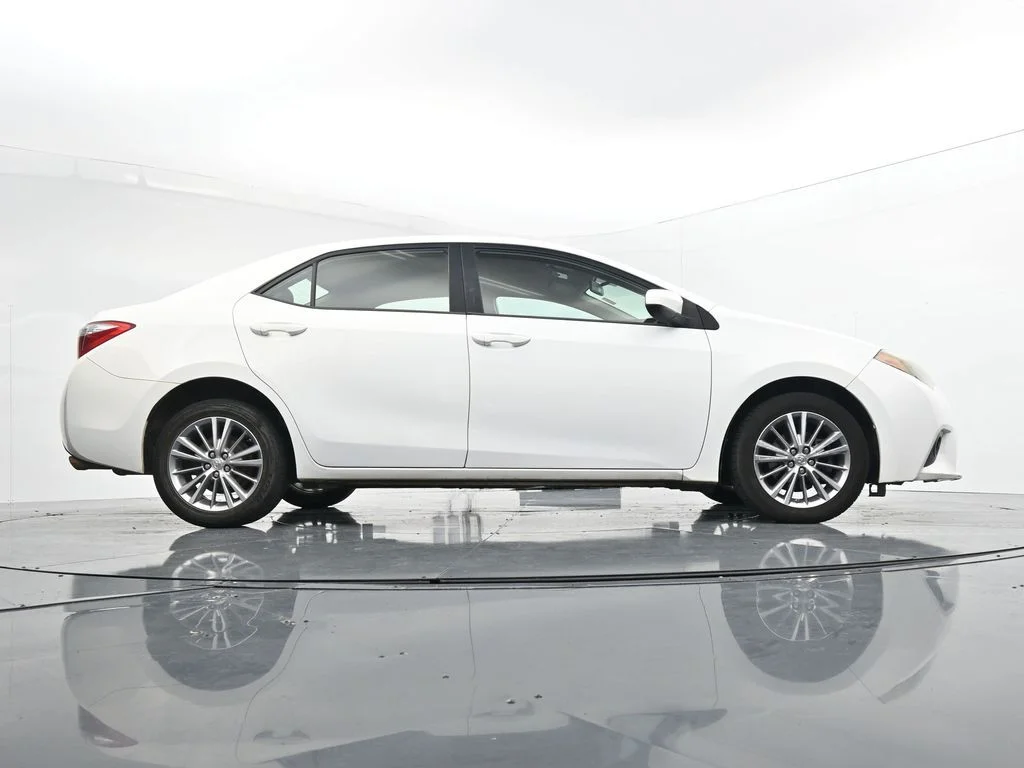 Used 2014 White Toyota LE Plus image 34