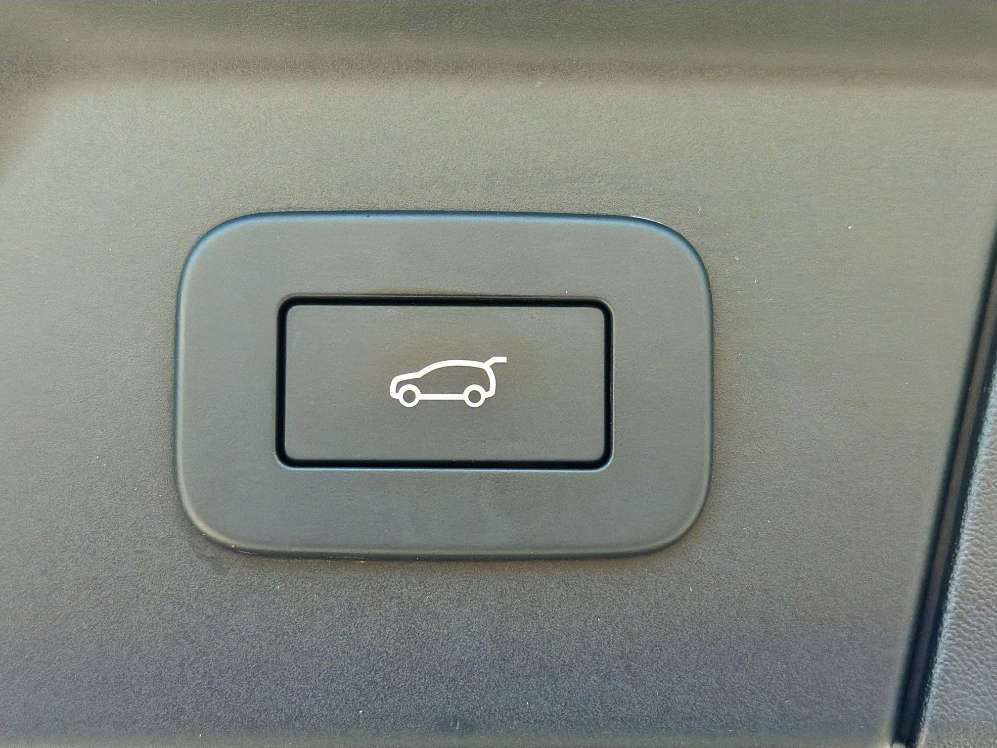 Certified Used 2024 Fuji White Land Rover Dynamic SE image 12
