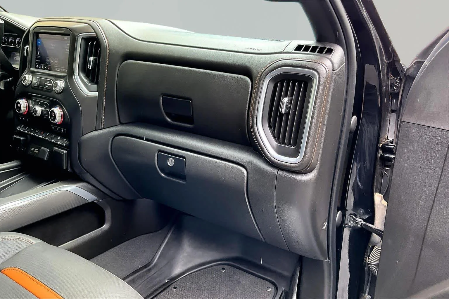 Used 2022 Onyx Black GMC AT4 image 18