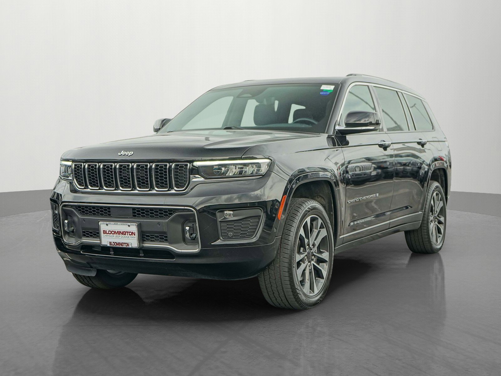 2022 Jeep Grand Cherokee Overland photo 2