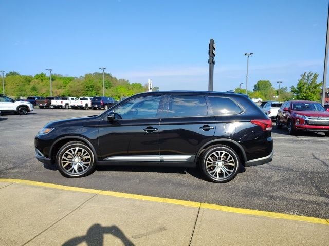 Used 2017 Black Mitsubishi SE image 4