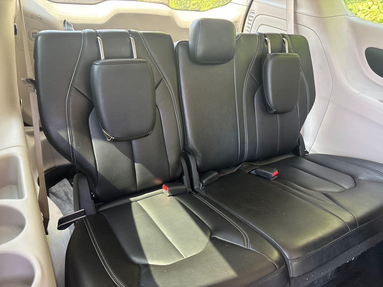 Used 2023 Ceramic Gray Clearcoat Chrysler Hybrid Touring L image 38