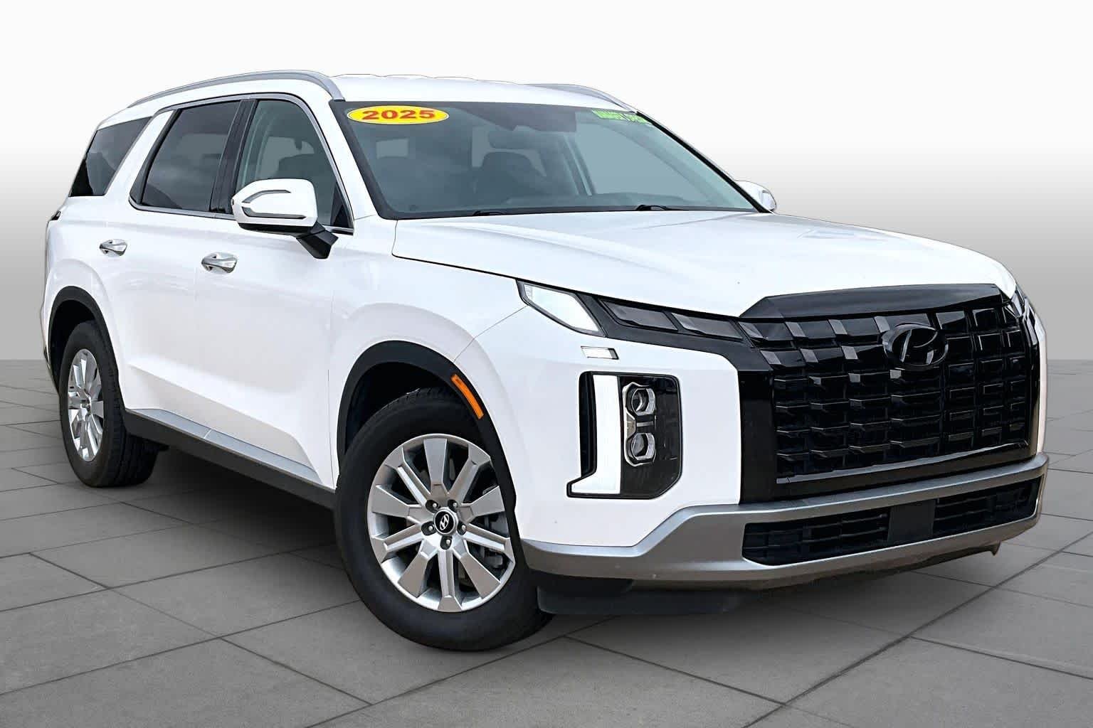Used 2025 Hyper White Hyundai SEL image 3