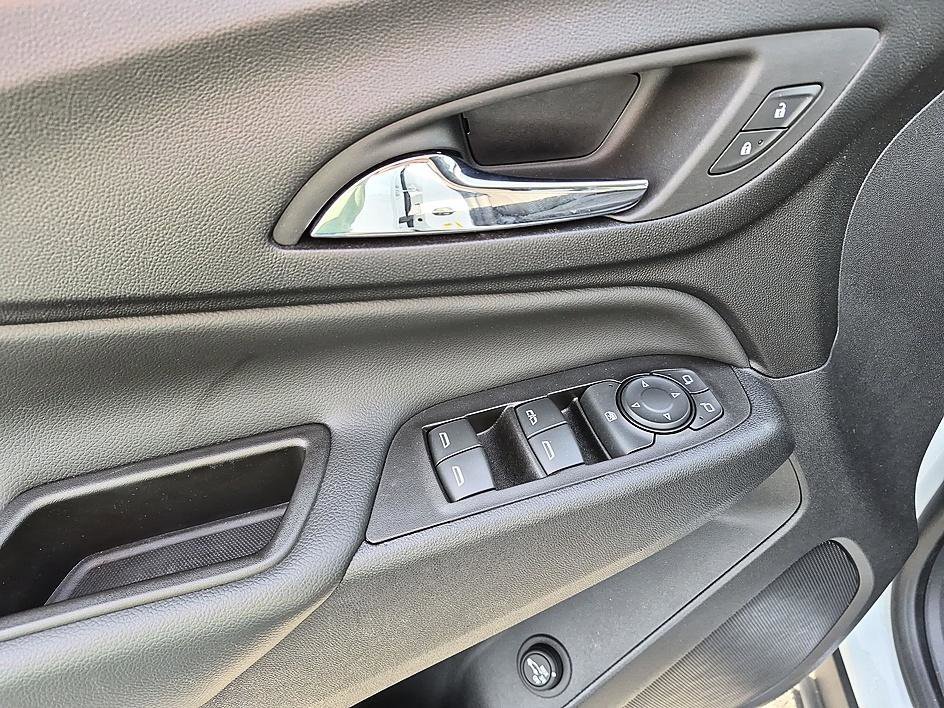 Used 2023 Summit White Chevrolet LT image 13