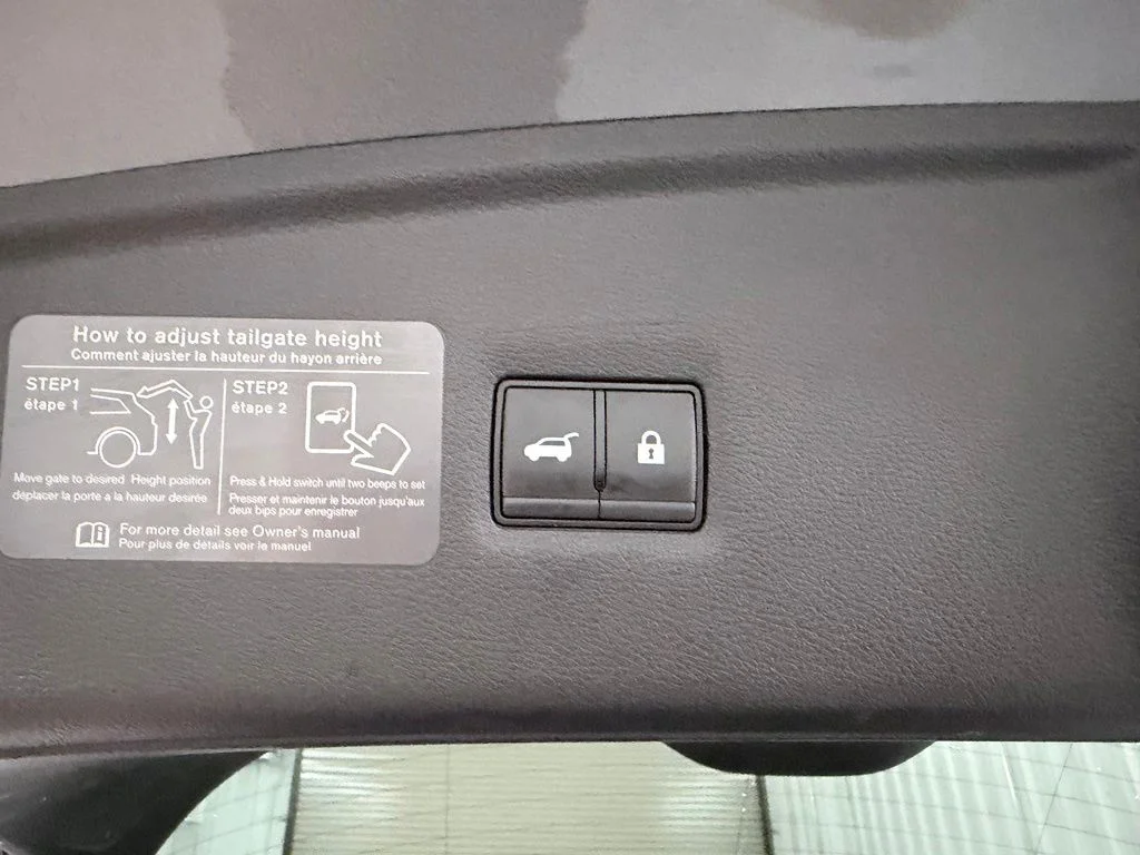 Used 2023 Gray INFINITI LUXE image 32